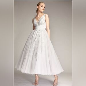 Park 108 silver gown size 6 style #M324